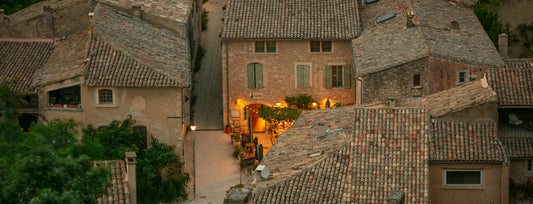 Le Petit Café des Jeanne in the old village of Oppède-le-Vieux